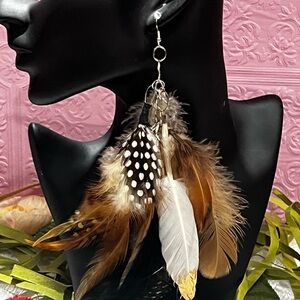 Elegant Feather Dangle Earrings